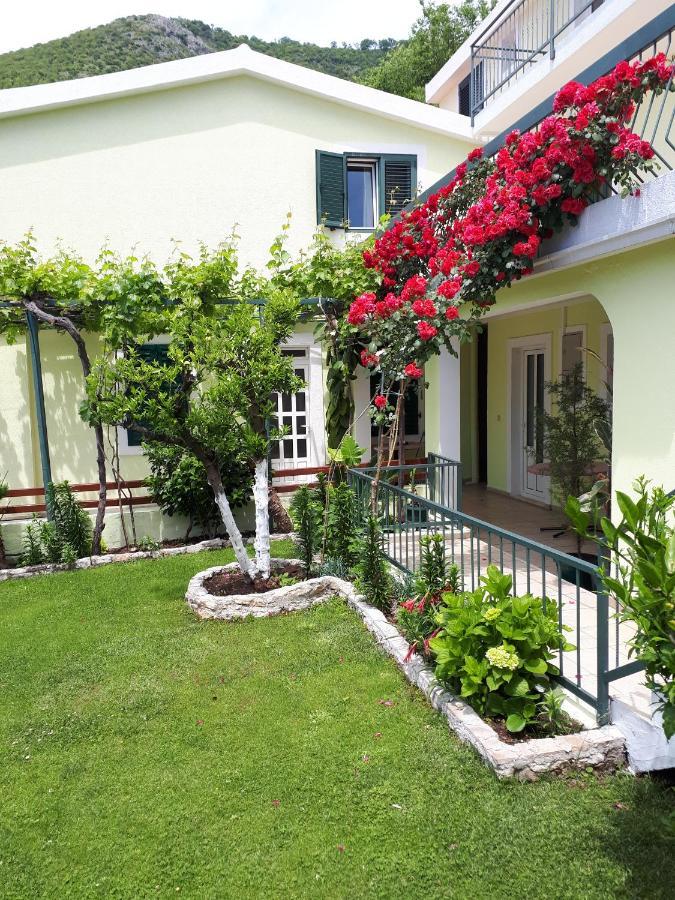 Apartments Simo Petrovac Εξωτερικό φωτογραφία
