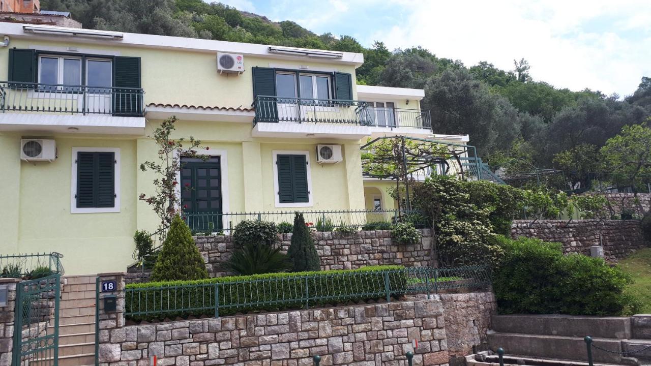 Apartments Simo Petrovac Εξωτερικό φωτογραφία